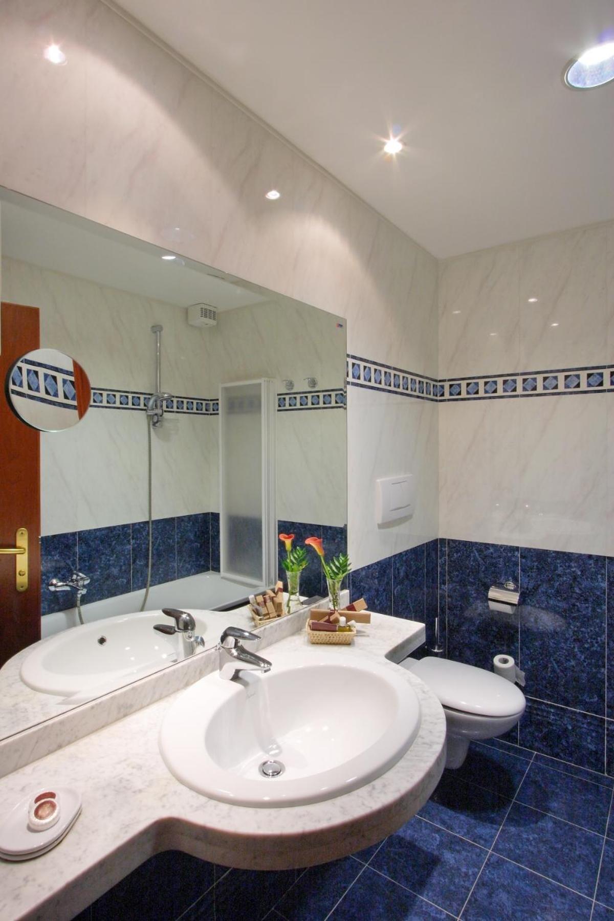 Hotel Centro Benessere Gardel Arta Terme Exterior photo